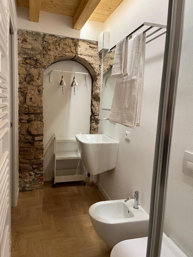La Piccola Casa Al Lago - Intera Casa Con 3 Camere E 2 Box Salò Exterior foto
