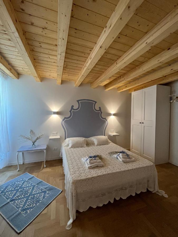 La Piccola Casa Al Lago - Intera Casa Con 3 Camere E 2 Box Salò Exterior foto