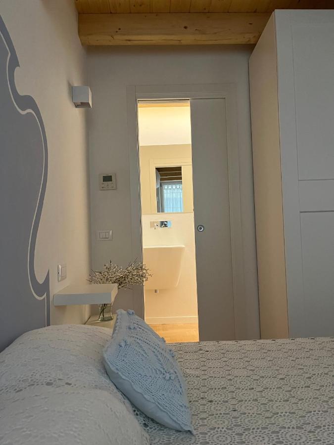 La Piccola Casa Al Lago - Intera Casa Con 3 Camere E 2 Box Salò Exterior foto