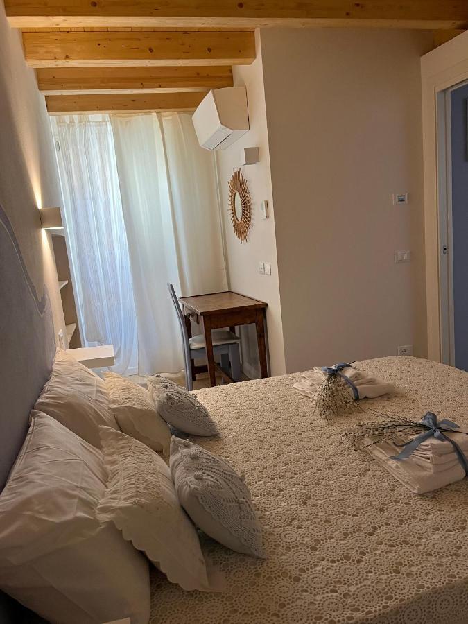 La Piccola Casa Al Lago - Intera Casa Con 3 Camere E 2 Box Salò Exterior foto