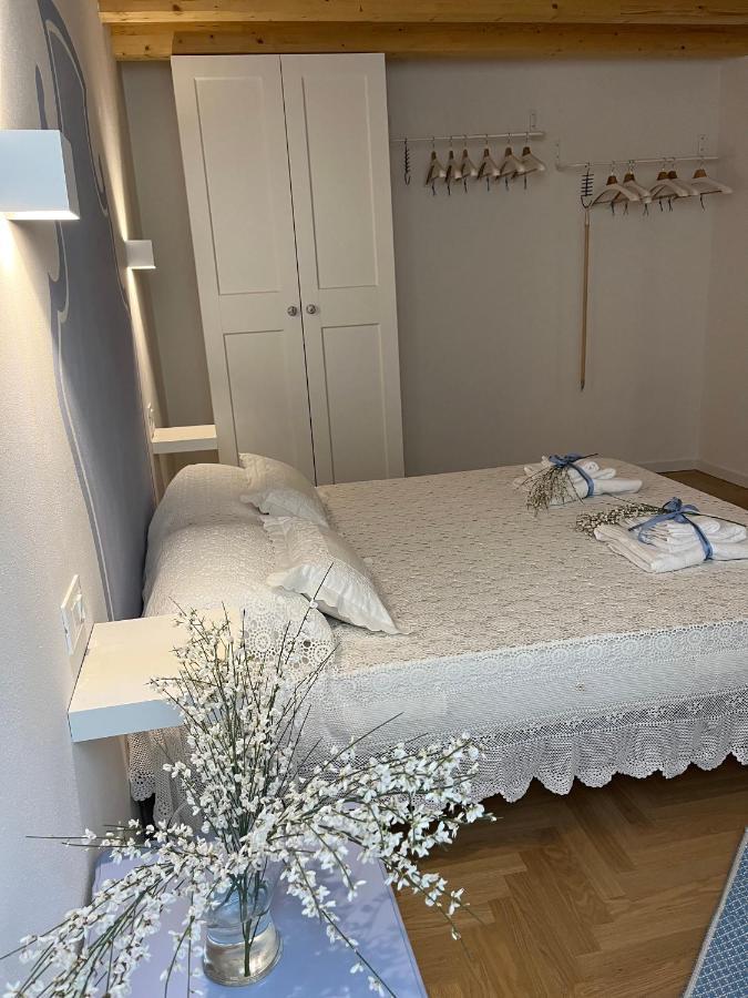 La Piccola Casa Al Lago - Intera Casa Con 3 Camere E 2 Box Salò Exterior foto