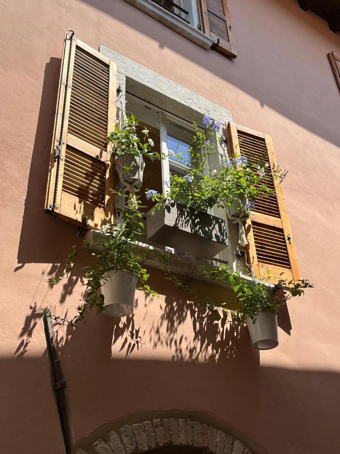 La Piccola Casa Al Lago - Intera Casa Con 3 Camere E 2 Box Salò Exterior foto