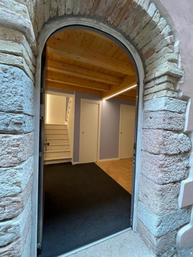 La Piccola Casa Al Lago - Intera Casa Con 3 Camere E 2 Box Salò Exterior foto