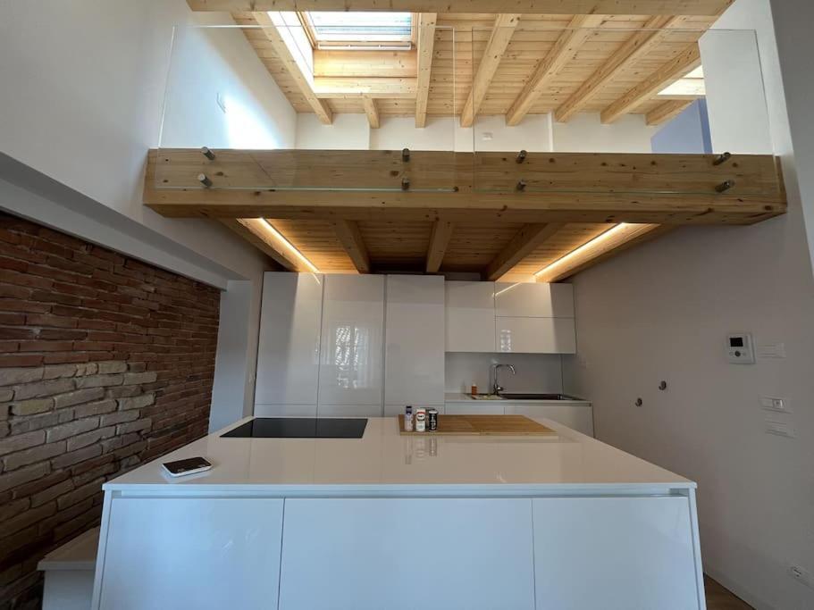 La Piccola Casa Al Lago - Intera Casa Con 3 Camere E 2 Box Salò Exterior foto