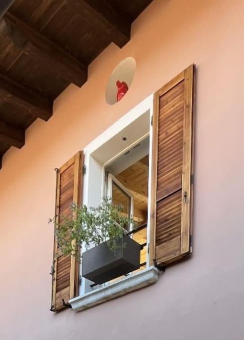 La Piccola Casa Al Lago - Intera Casa Con 3 Camere E 2 Box Salò Exterior foto
