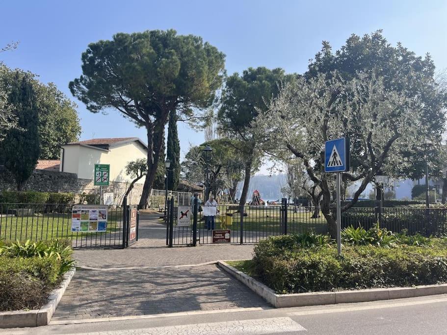 La Piccola Casa Al Lago - Intera Casa Con 3 Camere E 2 Box Salò Exterior foto