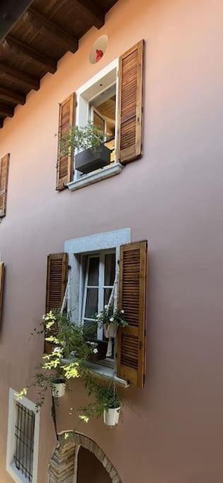 La Piccola Casa Al Lago - Intera Casa Con 3 Camere E 2 Box Salò Exterior foto