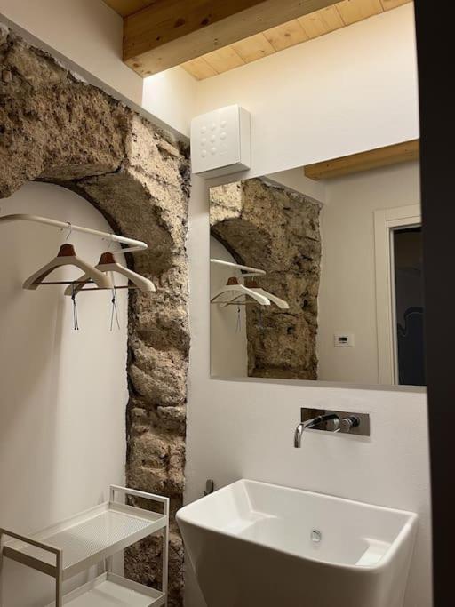 La Piccola Casa Al Lago - Intera Casa Con 3 Camere E 2 Box Salò Exterior foto