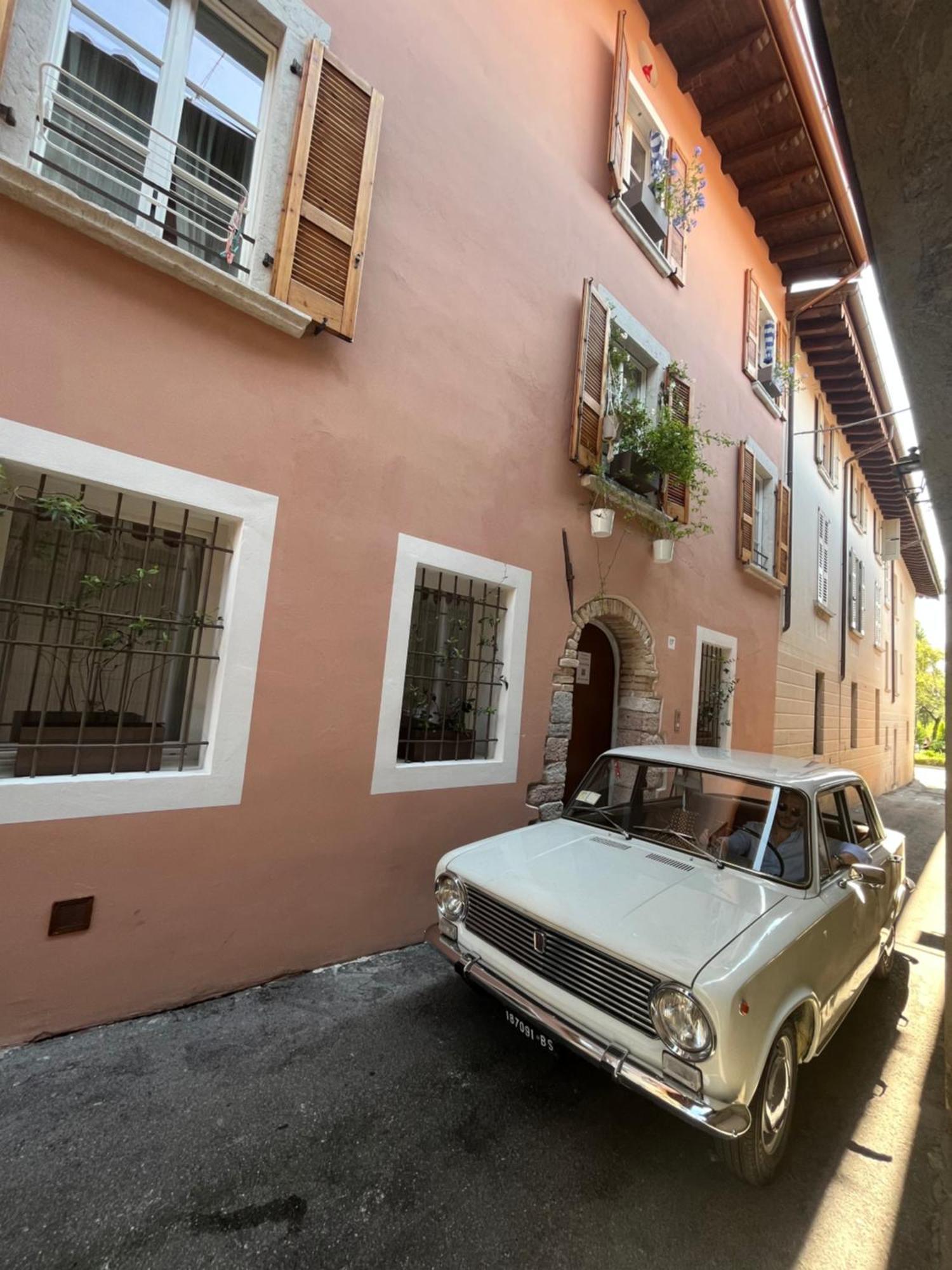 La Piccola Casa Al Lago - Intera Casa Con 3 Camere E 2 Box Salò Exterior foto